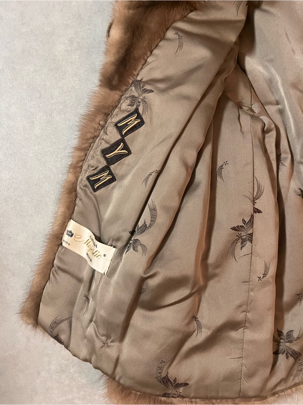Vintage WESTERN FURS Mink Fur Coat Cognac/Brown
20” chest. S/M - Picture 4 of 15
